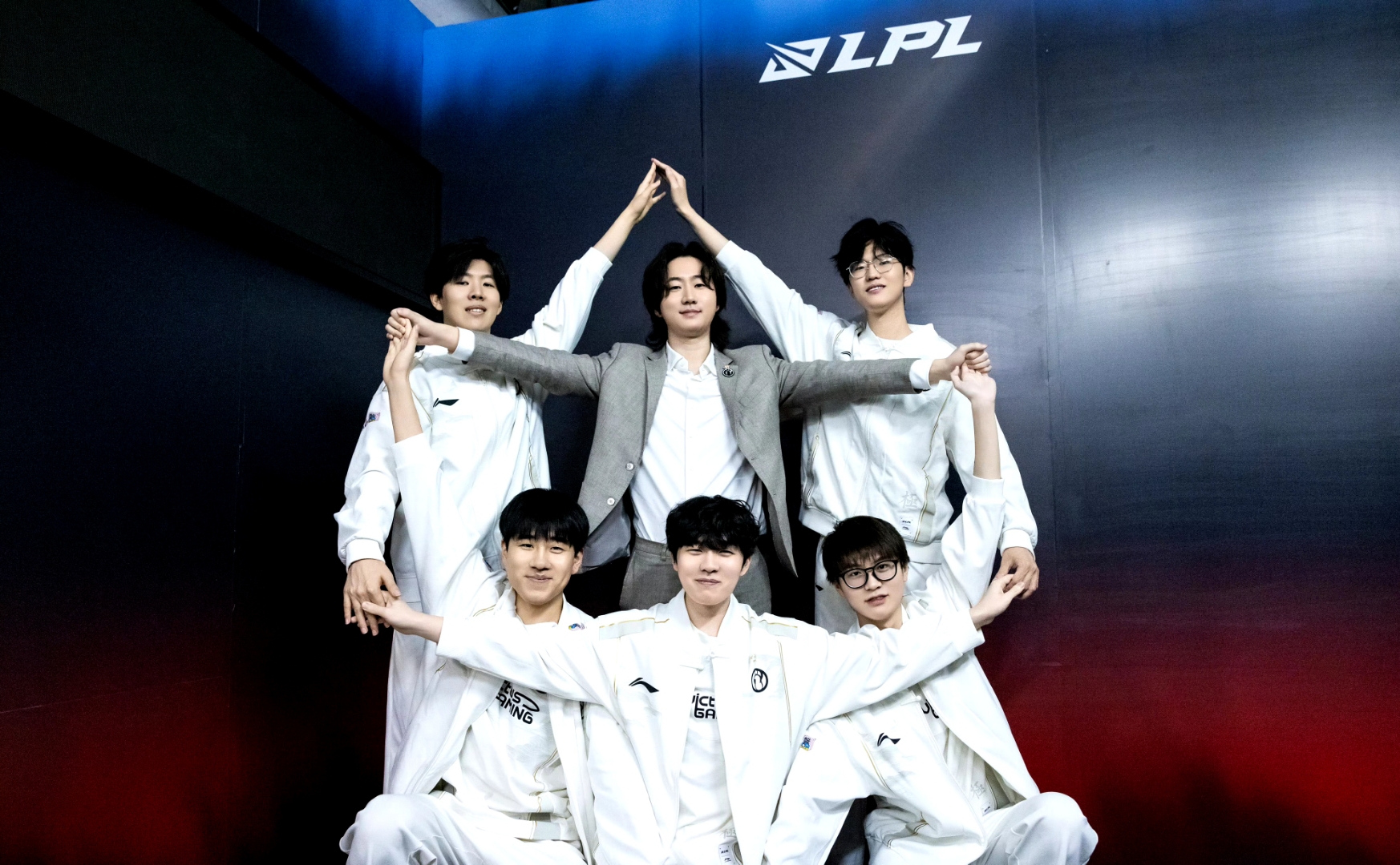 关于Rookie意外战胜RNG，出色发挥引爆全场！的信息