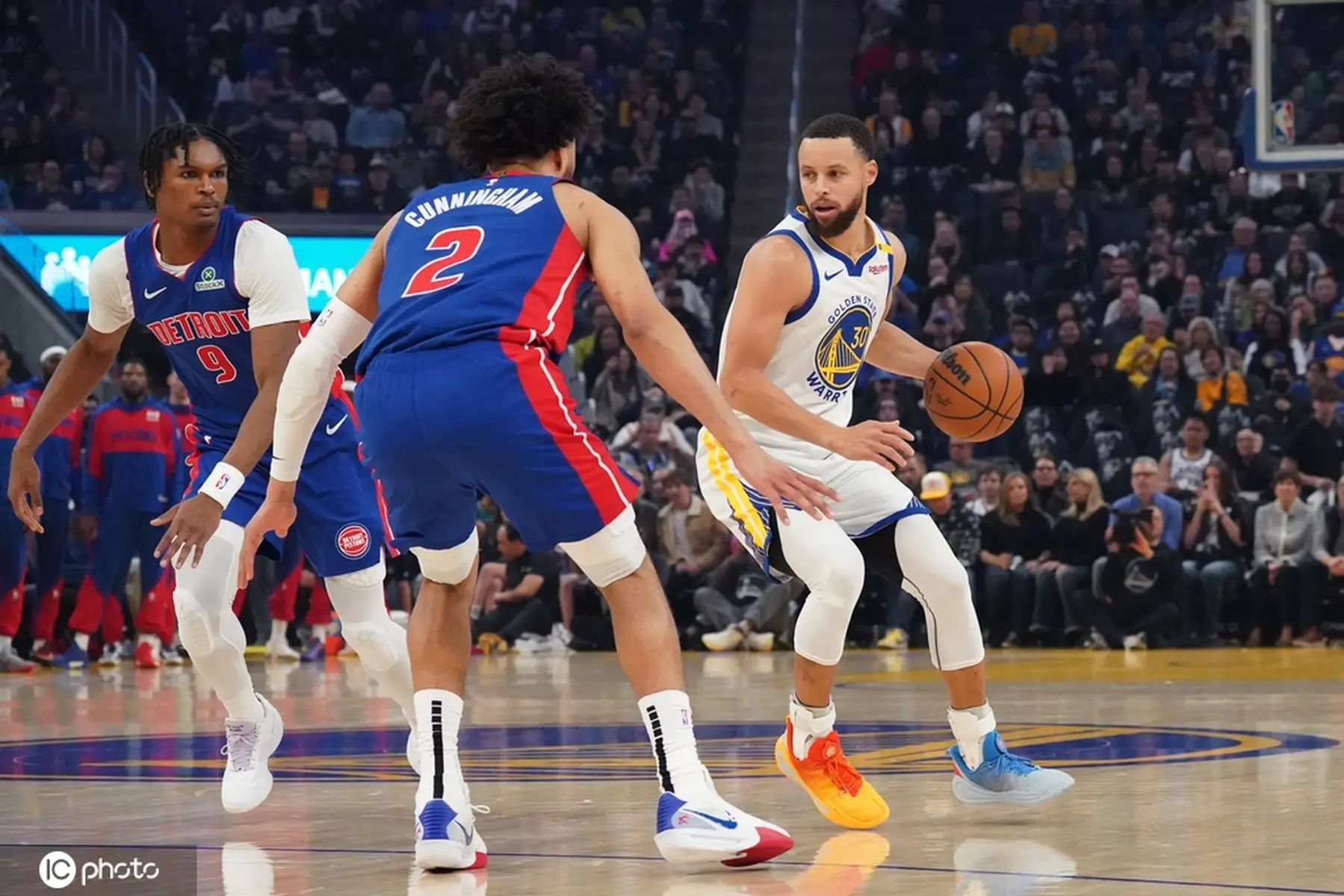 内马尔在勇士比赛中比赛规则变更，反败为胜引发热议！